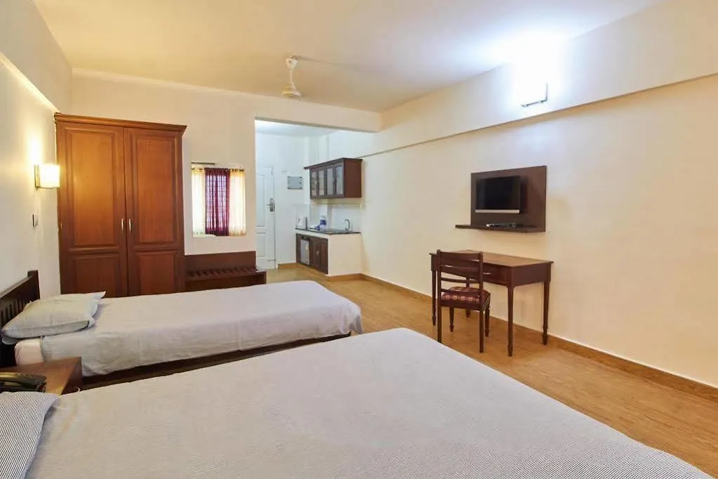 Plaza Suites Kochi فندق