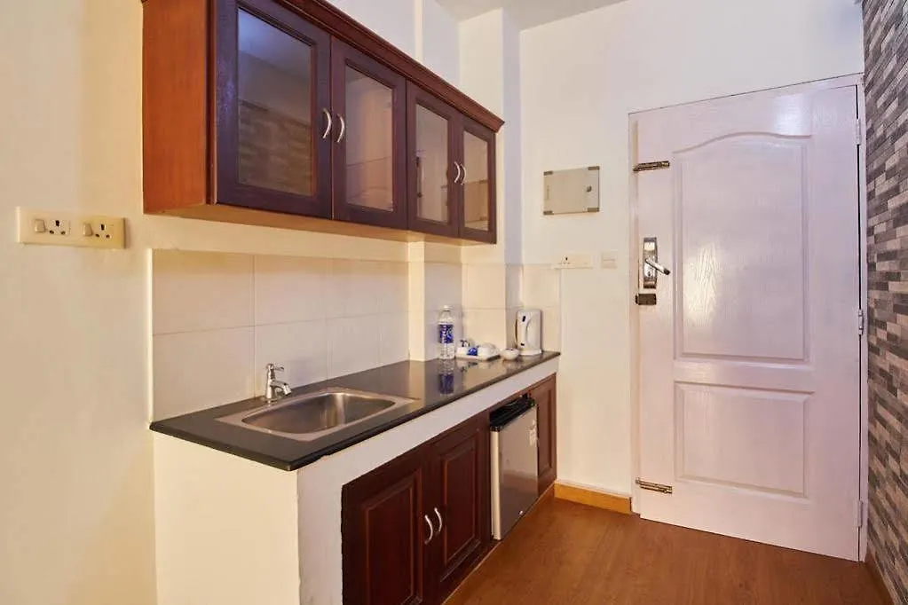 Plaza Suites Kochi 3*,  الهند