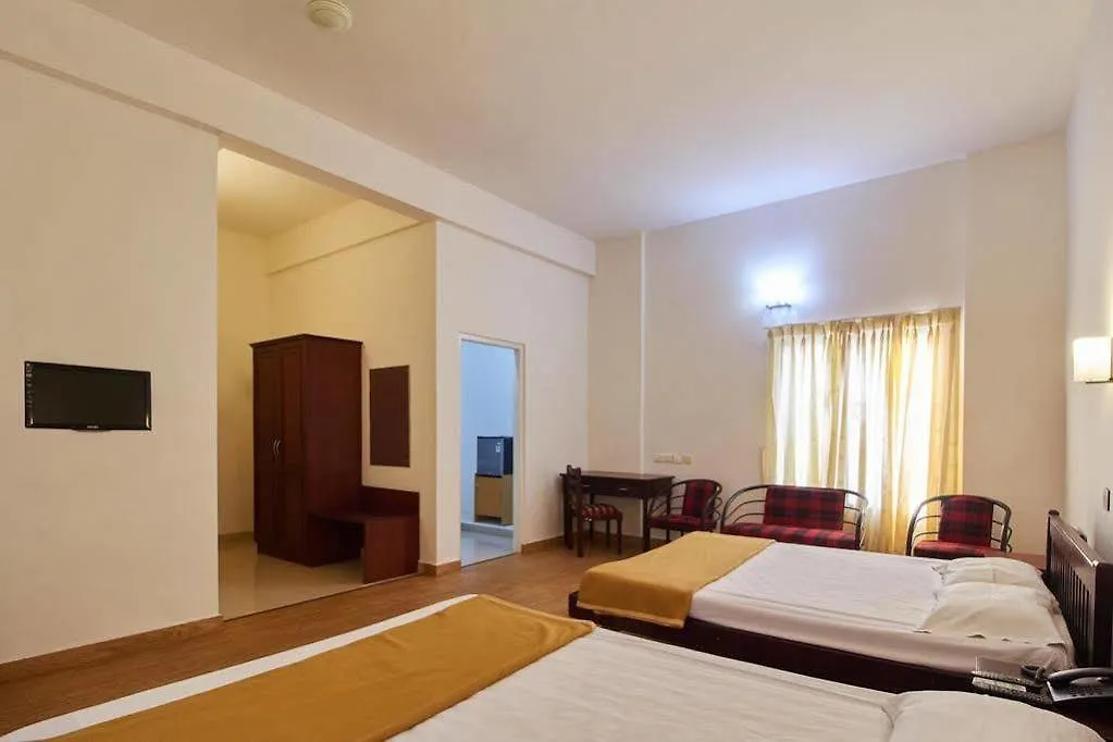 Plaza Suites Kochi 3*,